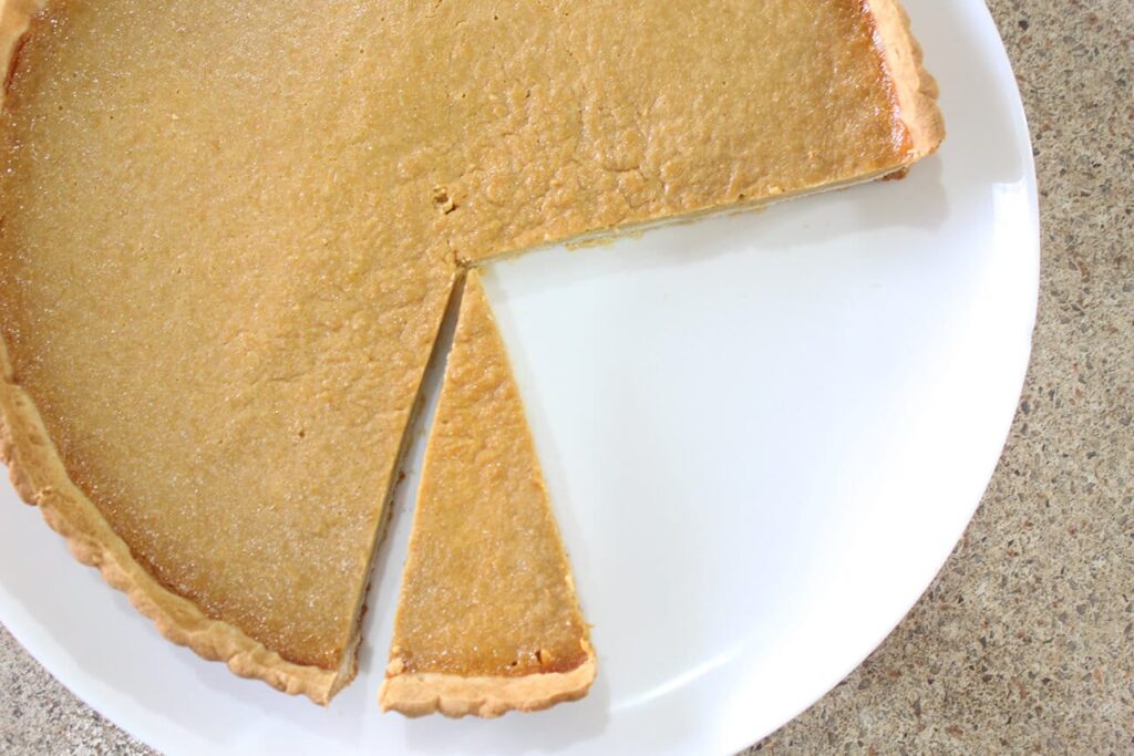 Tarta de calabaza y queso crema con una base de masa crujiente y suave