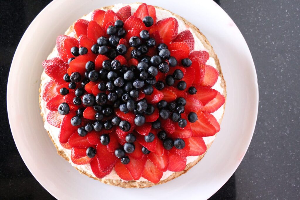 Mostachon con frutos rojos