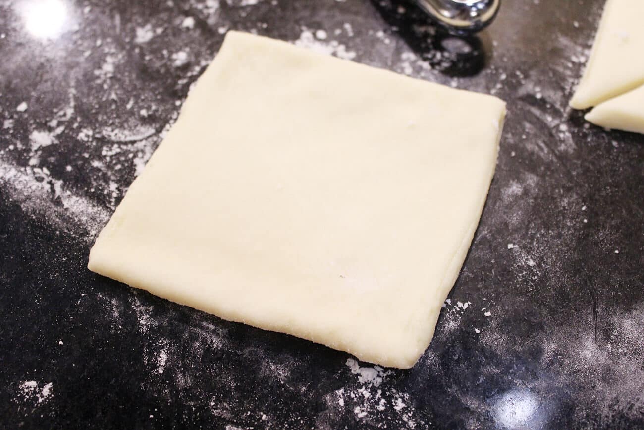 Pan danés con queso crema y frutos rojos HORNO MX