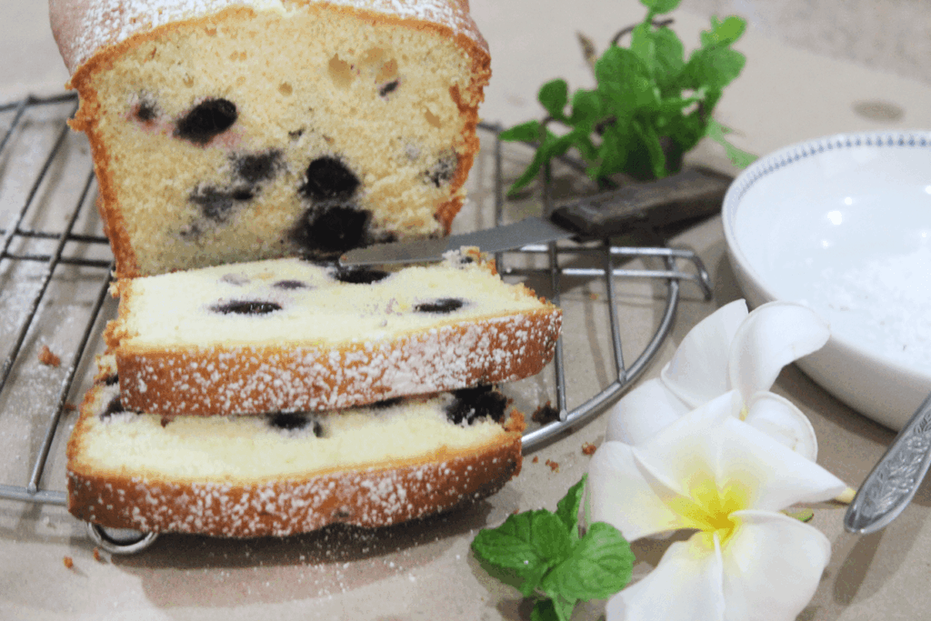 An easy blueberry pound cake recipe 