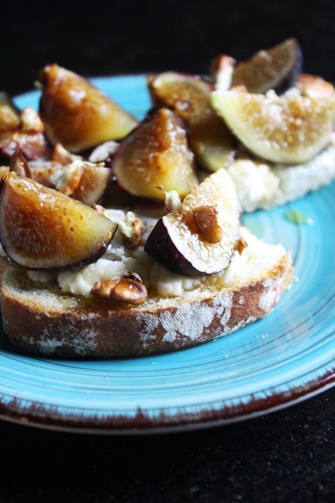 Goat cheese and fig toast