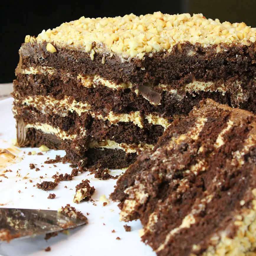 Snickers cake, with everything a snickers chocolate bar has - HORNO MX