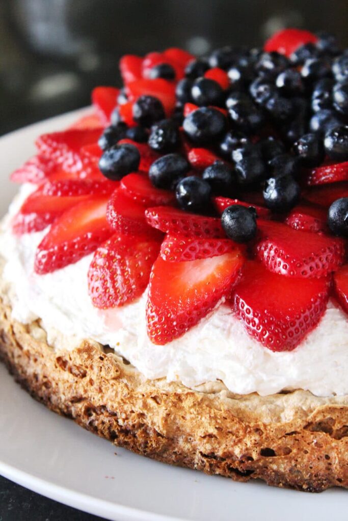 Berries meringue cake recipe 
