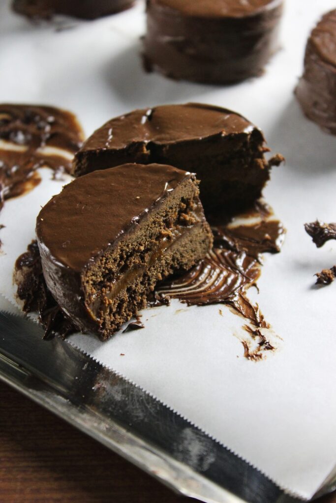 Cómo hacer alfajores de chocolate caseros