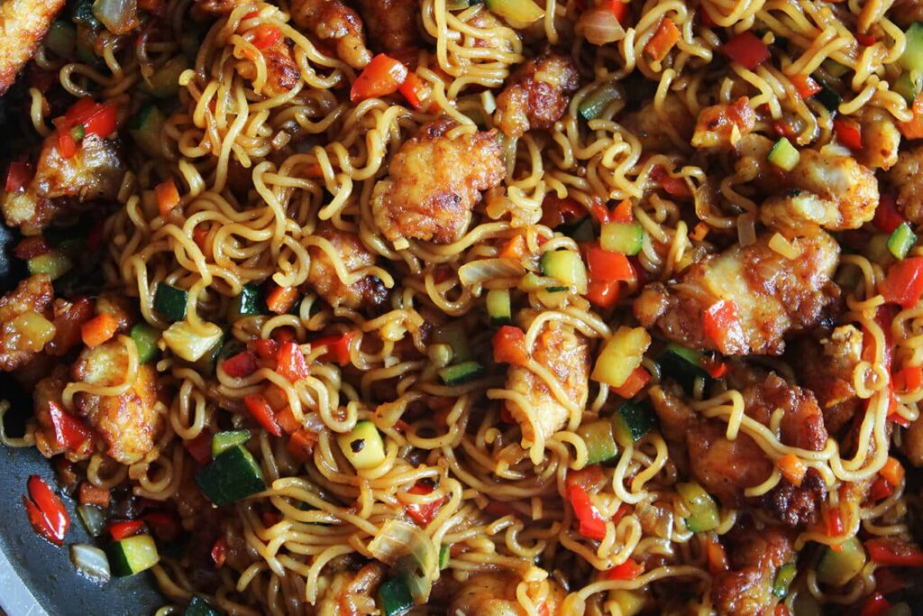 Pollo chino con fideos caseros