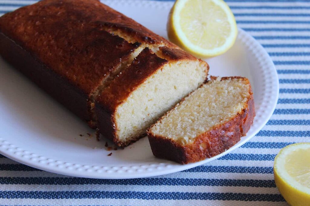 How to make yogurt pound cake with lemon