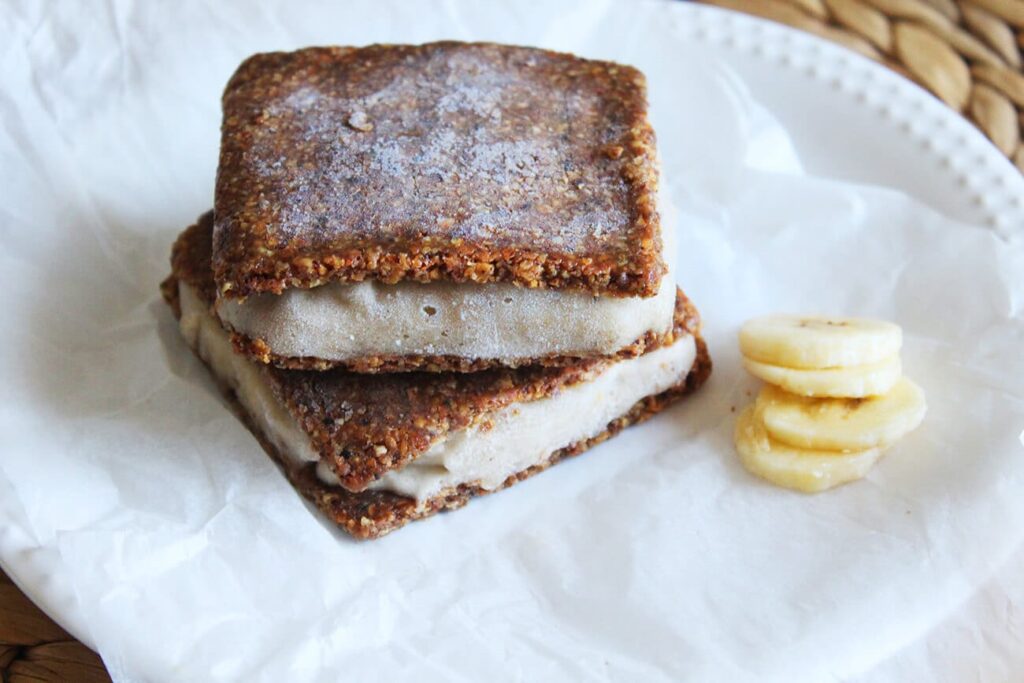 Sandwich de helado de plátano