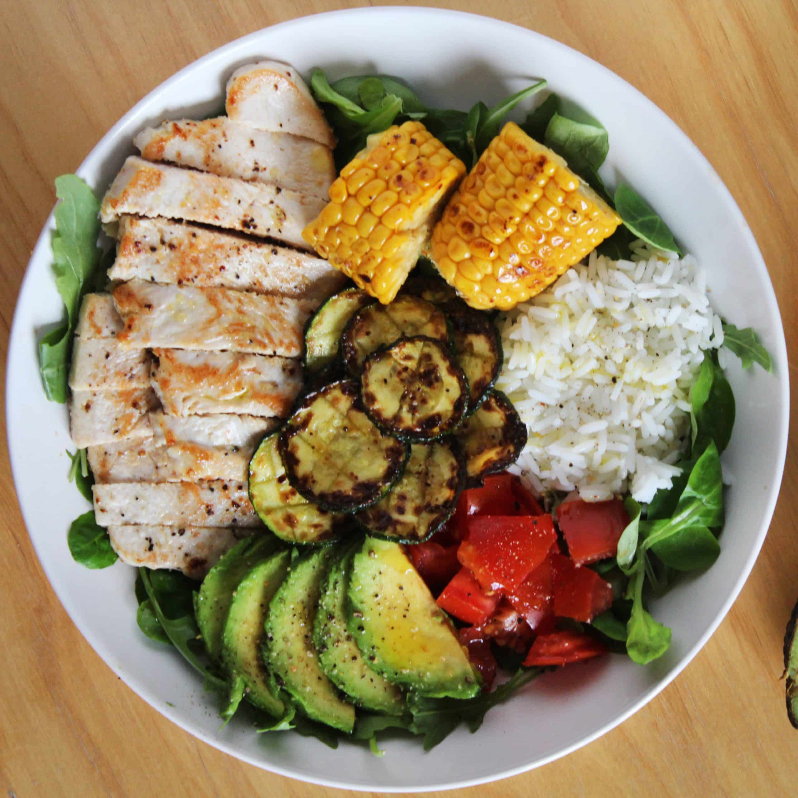 Photograph of the recipe for a colorful Buddha bowl.
