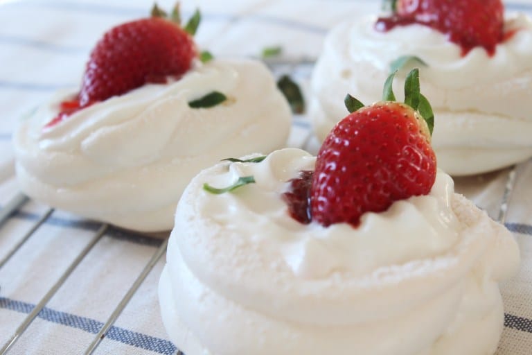 Strawberry mini pavlovas recipe 