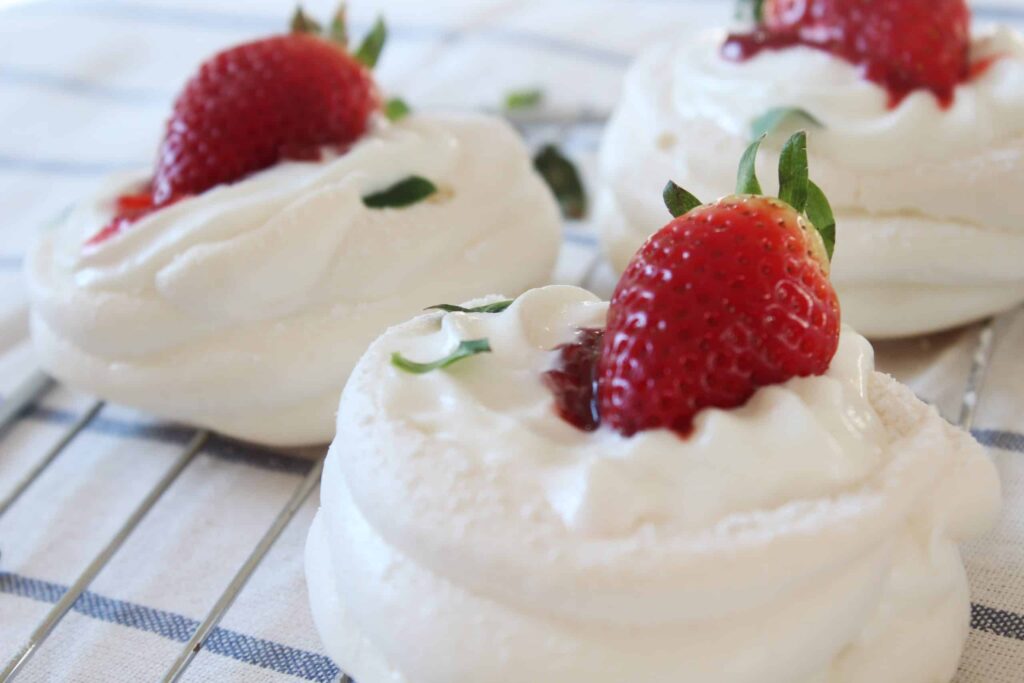Mini pavlovas con fresas receta