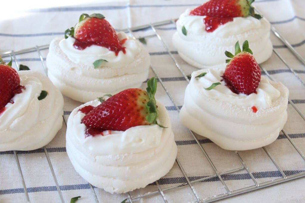 How to make mini pavlovas with strawberries on top