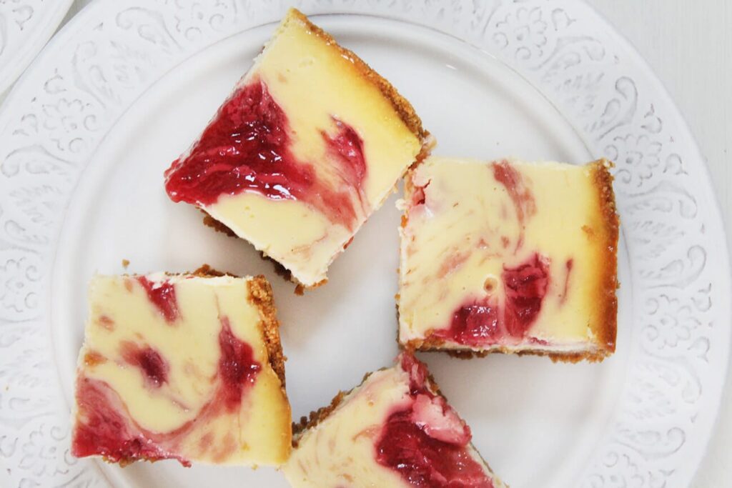 Strawberry swirl cheesecake bars recipe
