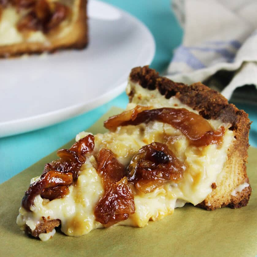 tarta con crema pastelera y manzana