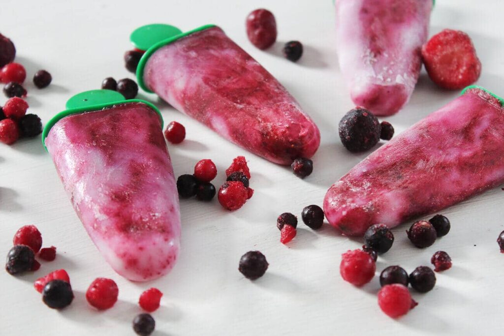 Side perspective displaying the thickness of the berries yogurt popsicles.
