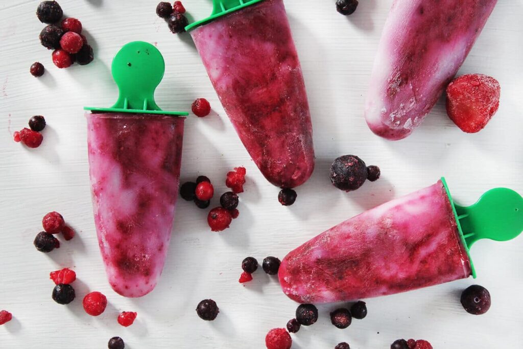 Paletas heladas de yogurt y fruta