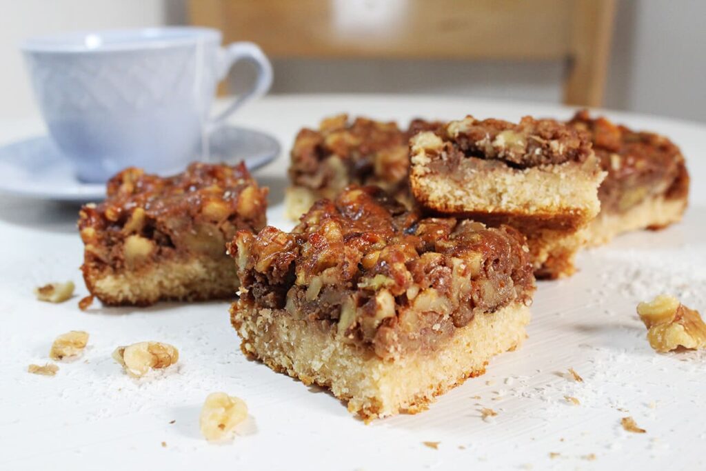 How to make healthy nut bars