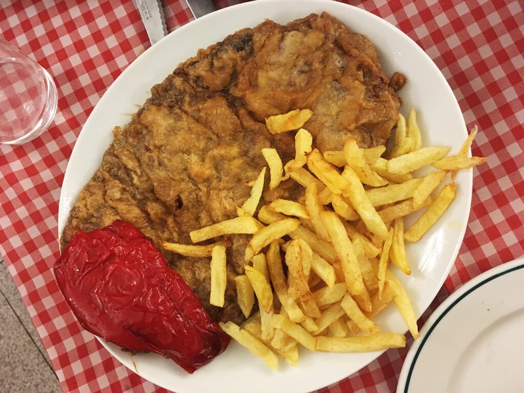 Porción de cachopo tradicional de la reseña de hermanos ordás.