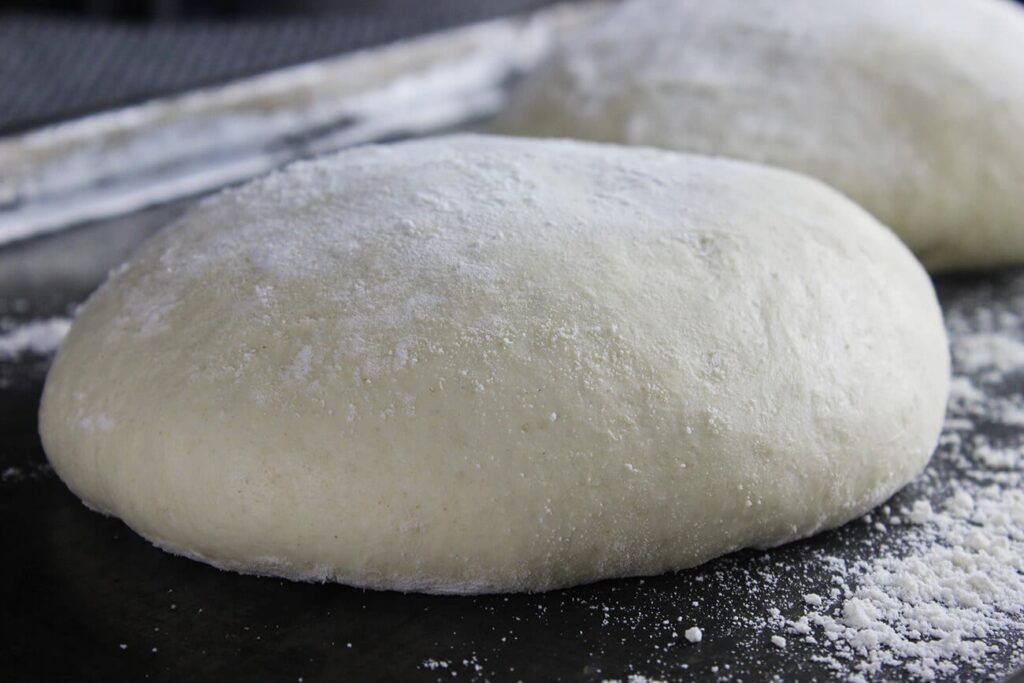Masa de pizza suave y crujiente
