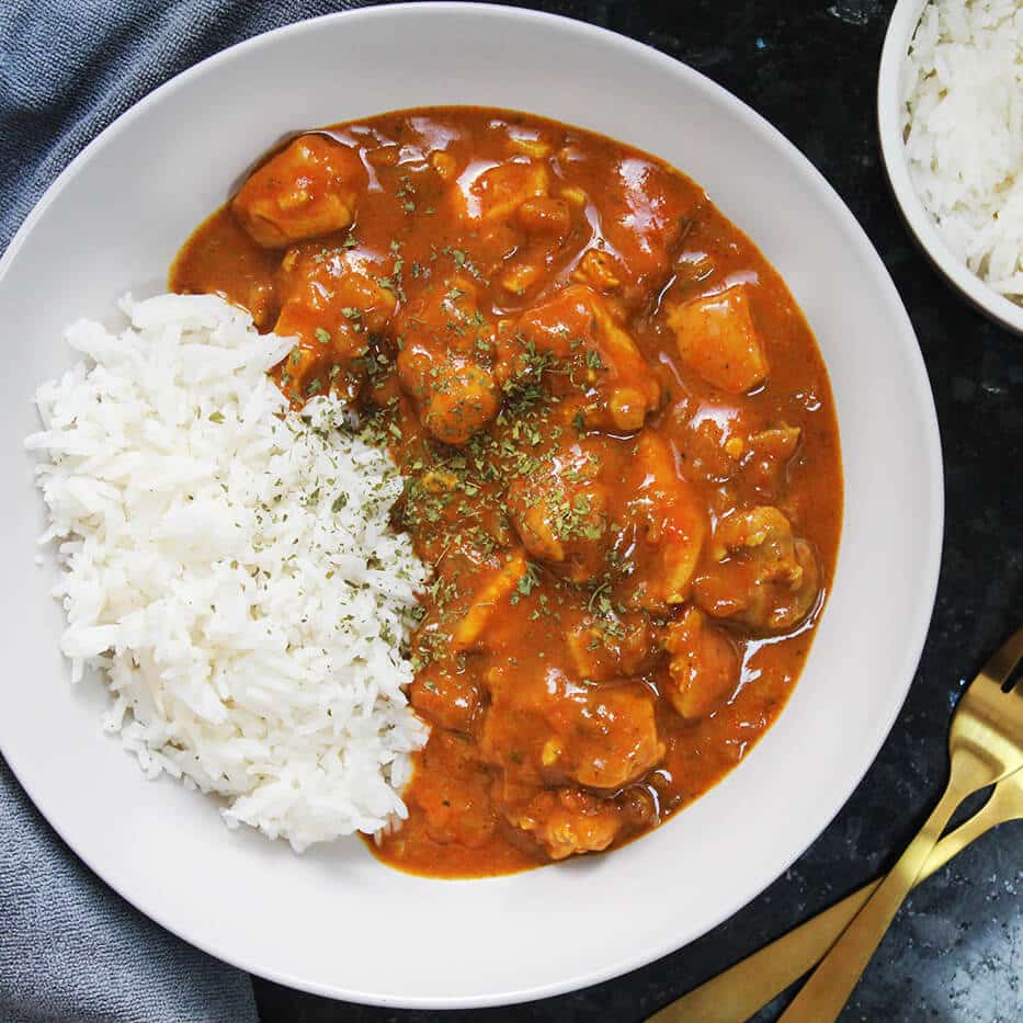 Alternative photograph of the recipe for easy coconut chicken curry.