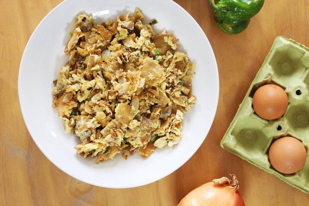 Scrambled eggs with corn tortillas recipe