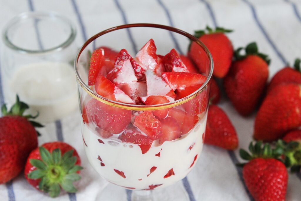 como preparar las fresas con crema o nata