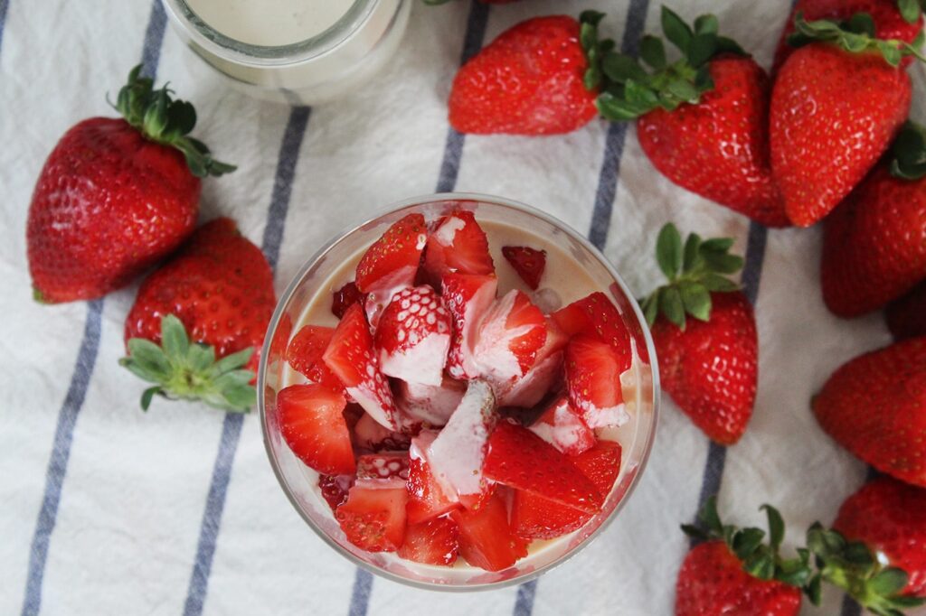 Fresas con crema o nata