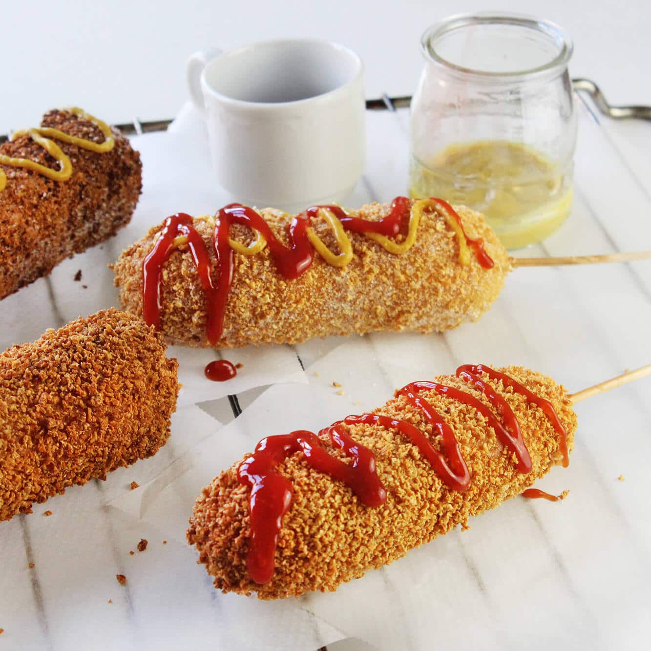 Fotografía de la receta de corn dogs coreanos de mozzarella salados.