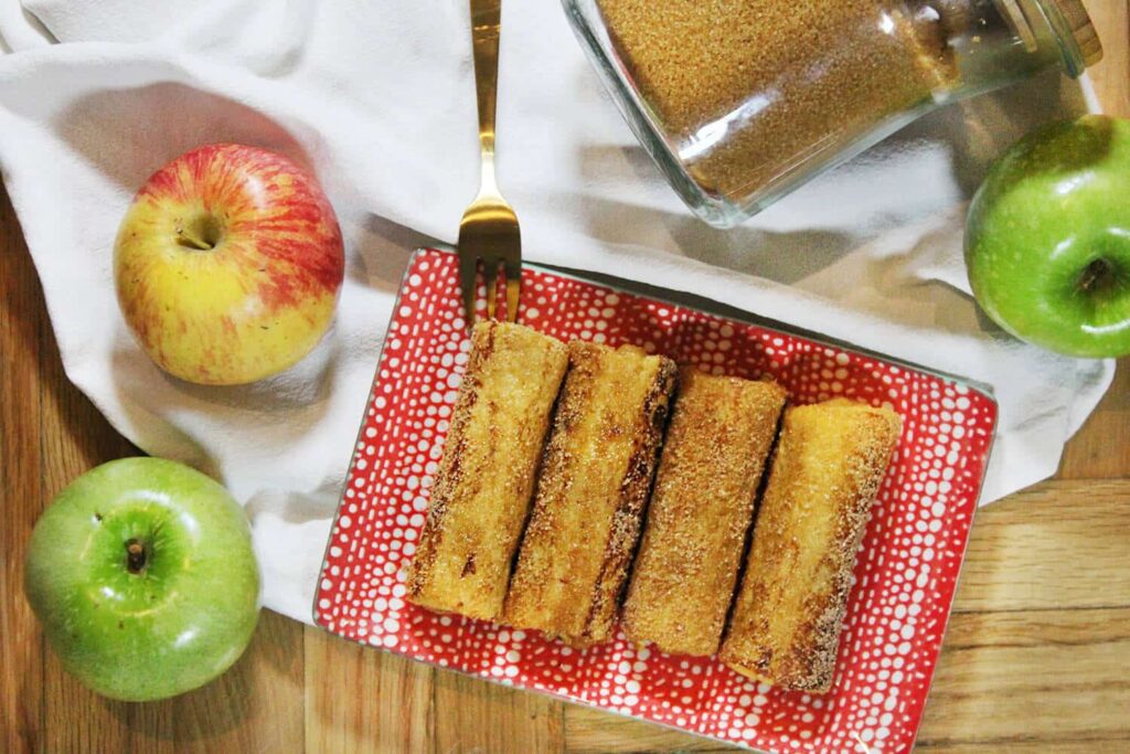 Cómo hacer rollos de pan francés de manzana