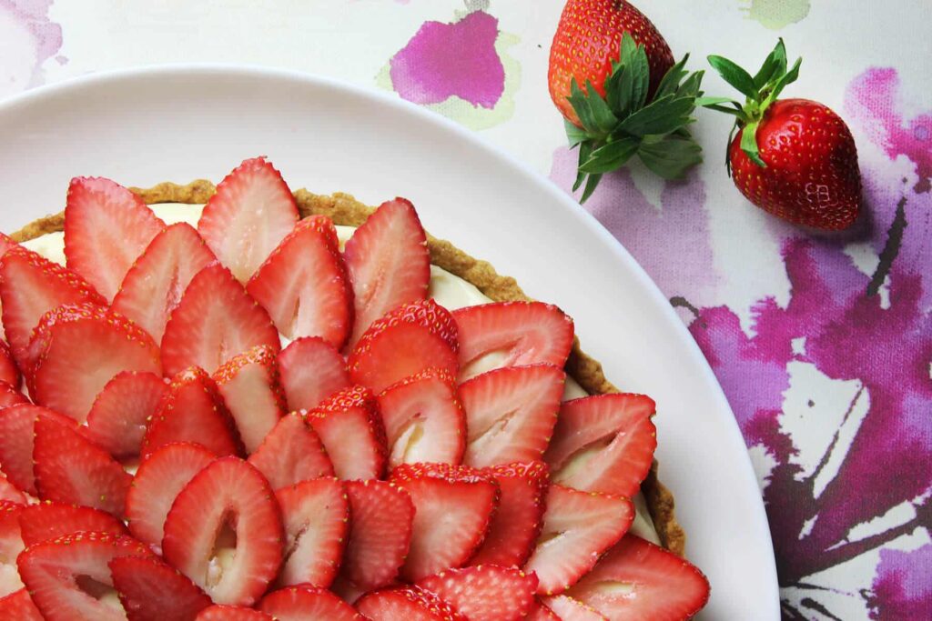 Tarta de fresas y crema pastelera