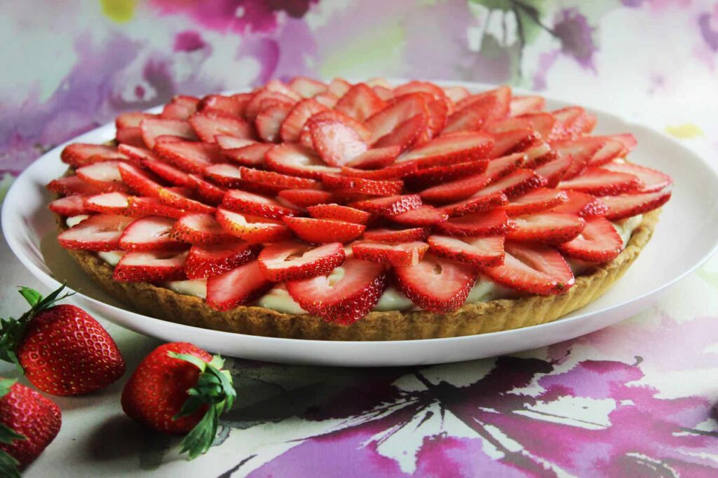 Cómo hacer una tarta de fresas con crema pastelera