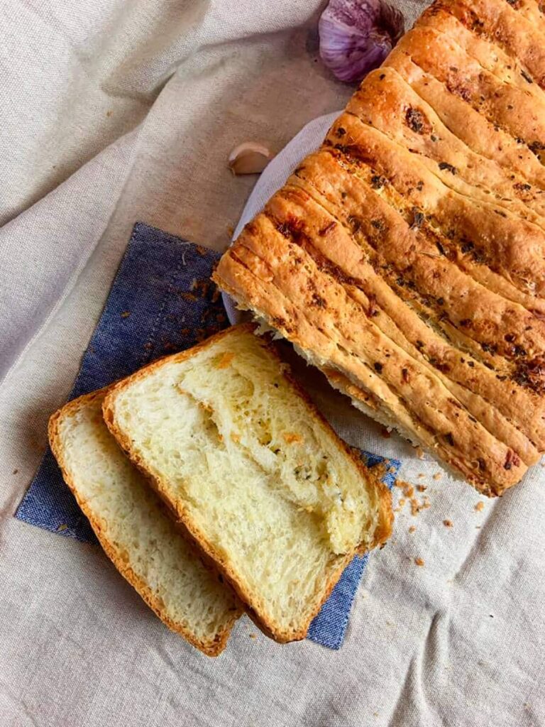 Presentation of the freshly baked homemade garlic bread from scratch.