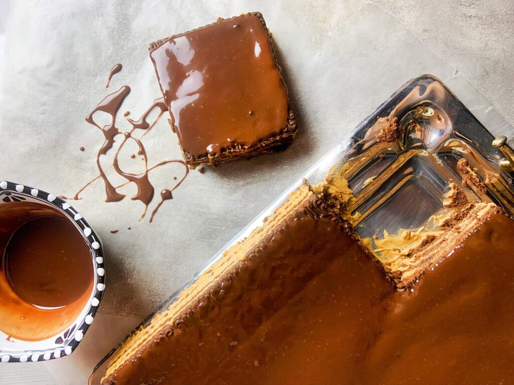 Standard overhead perspective looking down onto the finished Argentinian chocotorta cake.