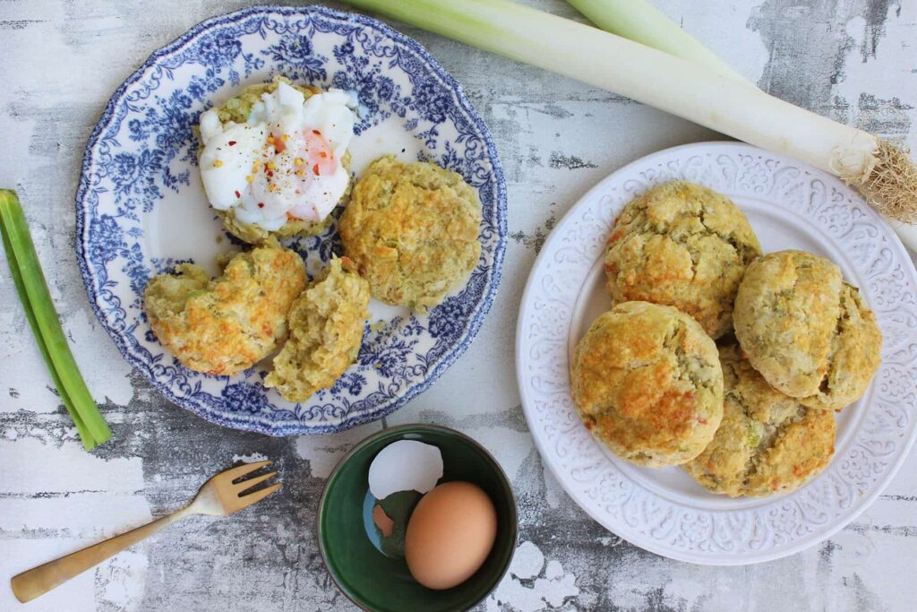 Scones de queso pesto y puerro