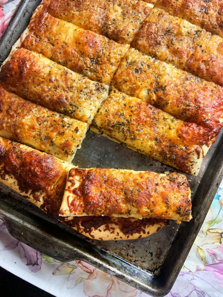 Pan con queso gratinado, cheesy bread