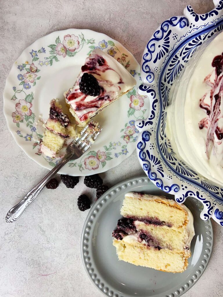 How to male a white cake with blackberry filling