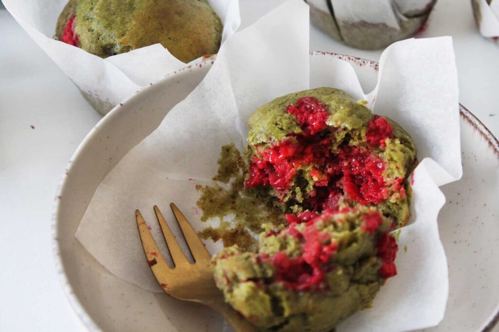 Receta de Muffins de matcha y frambuesa