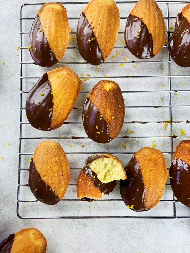 How to make orange madeleines with chocolate