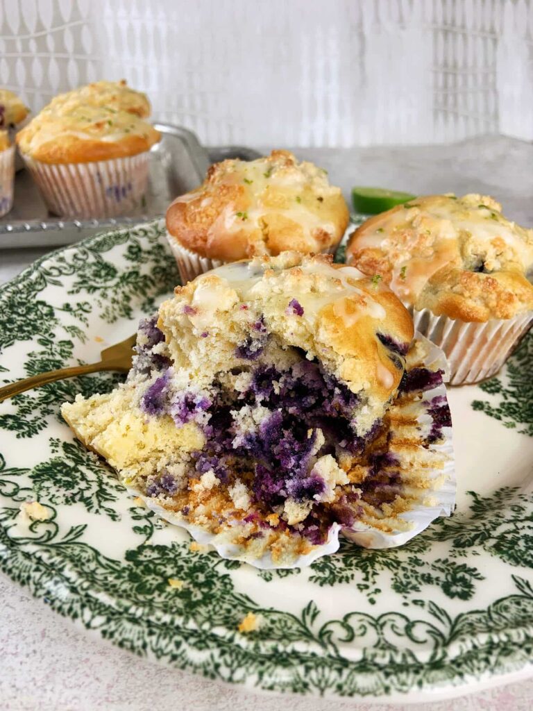 How to make cream cheese muffins with lemon and blueberries