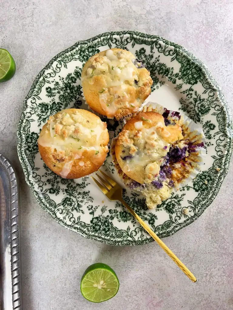 Cómo hacer muffins de queso crema con blueberries y limón