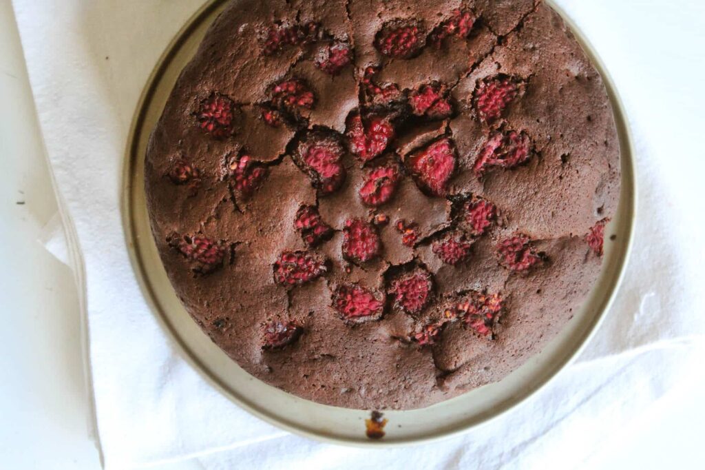 Chocolate cake with raspberries