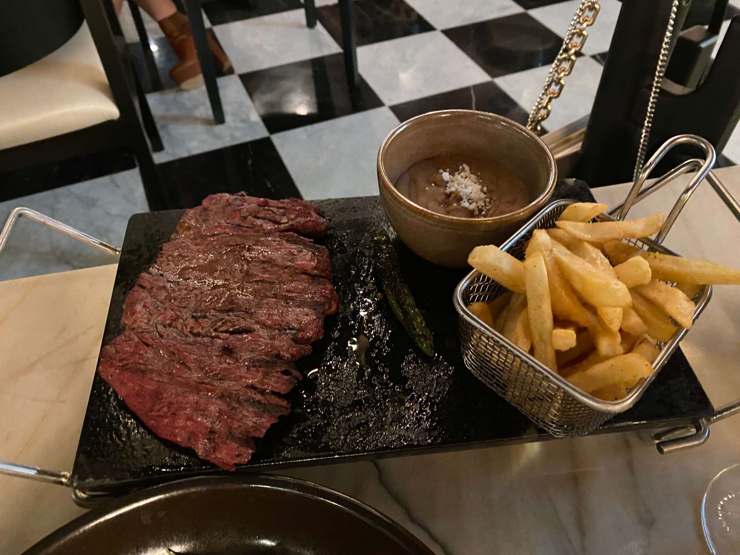 V de vaca: a trendy restaurant in Los Mochis