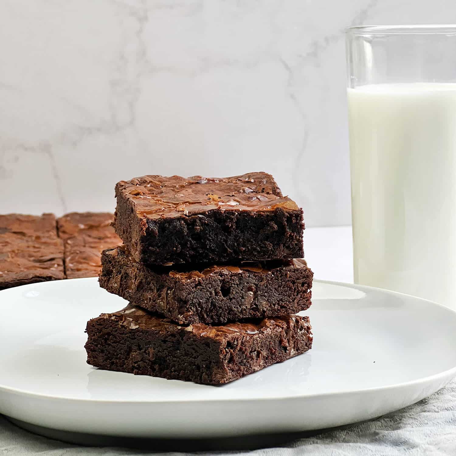 Fotografía de la receta de brownies de mantequilla dorada.