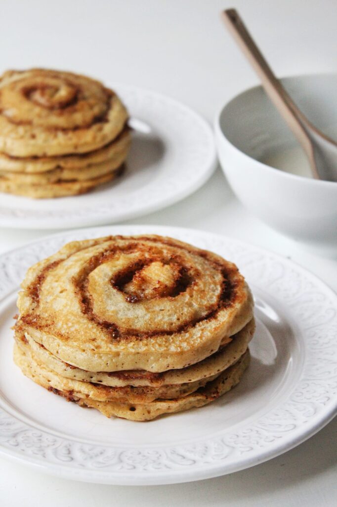Cómo hacer hot cakes de roles de canela