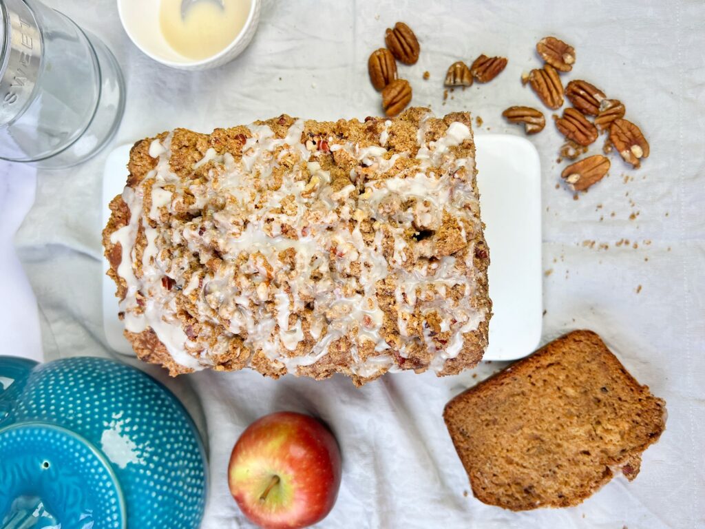 Cómo hacer un panqué de manzana con crumble