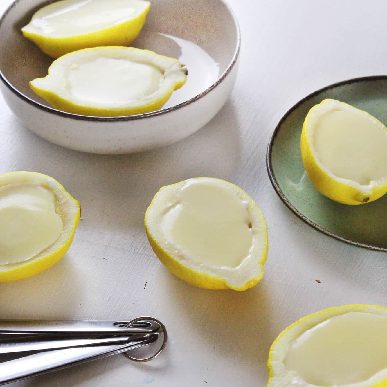 Fotografía de la receta de posset de limón refrescante.