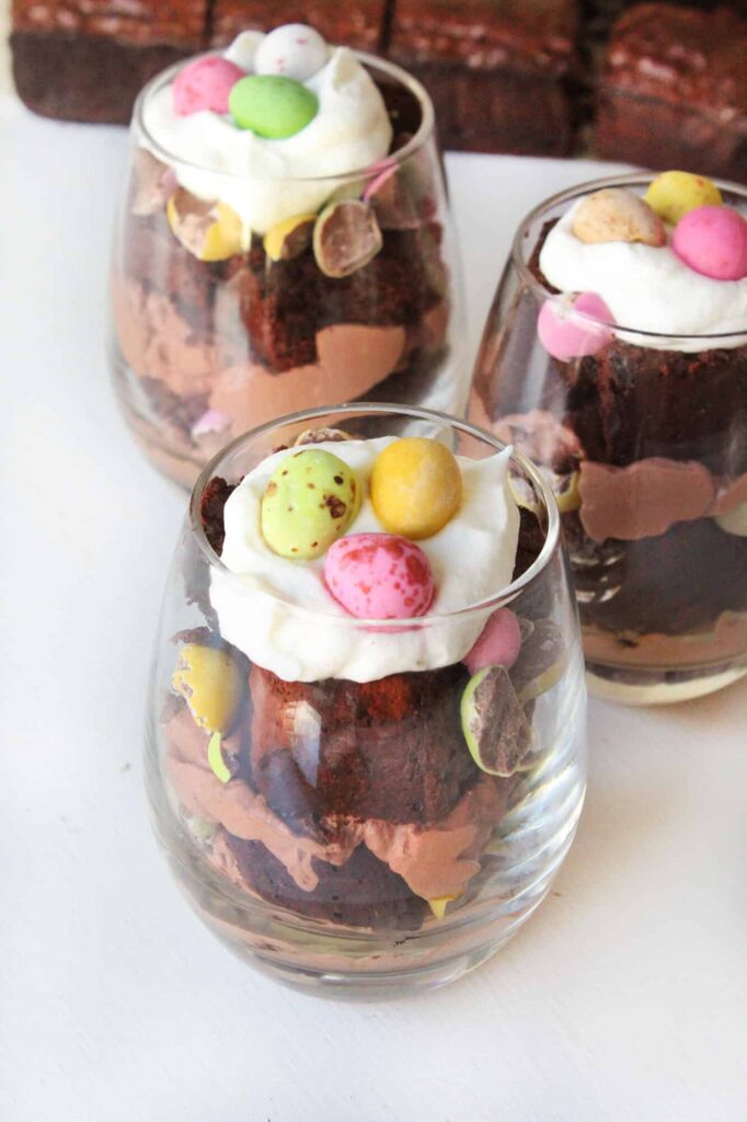 The best Easter brownie parfaits