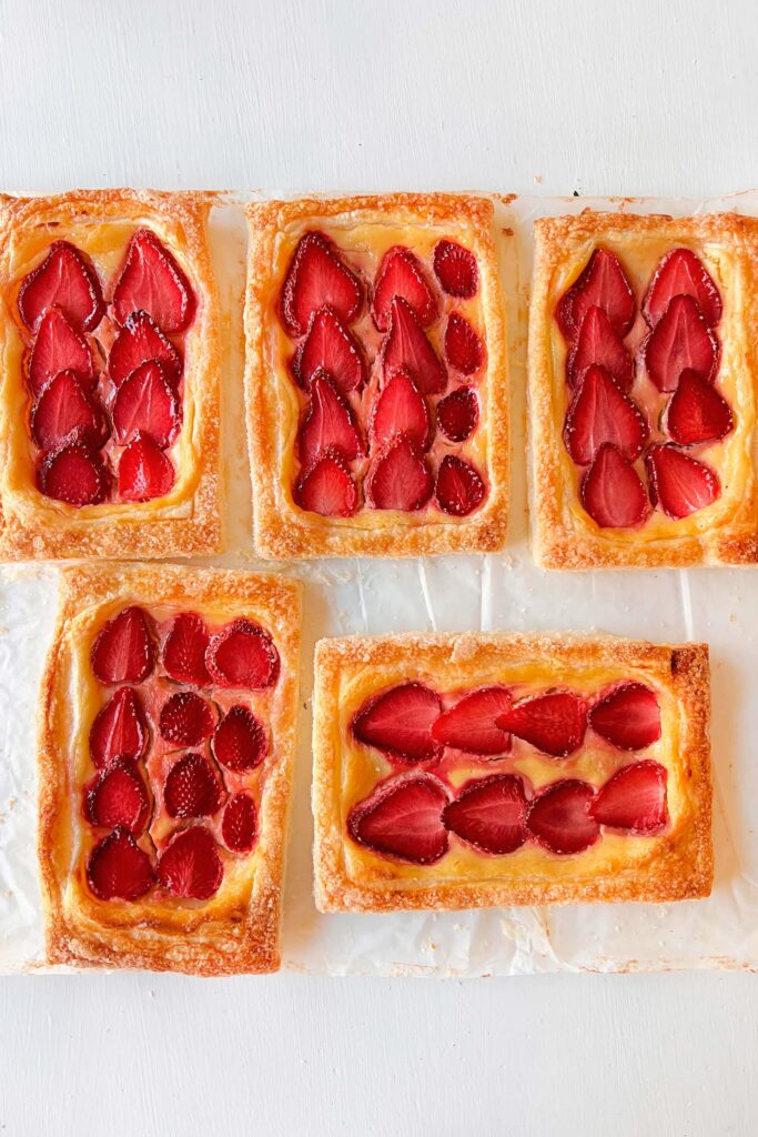Hojaldres de queso crema y fresas