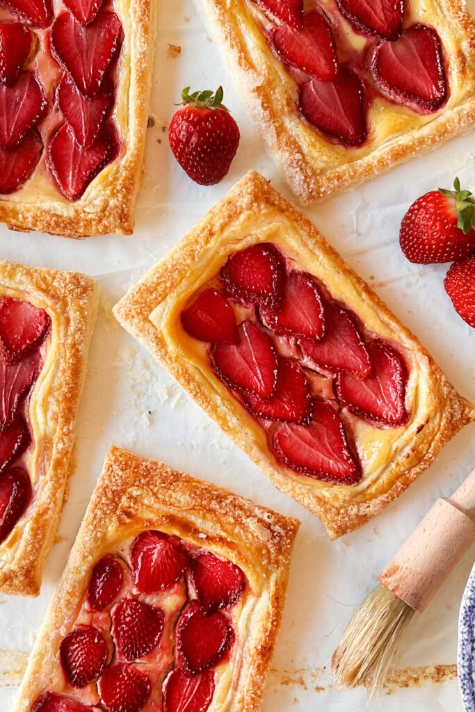 Cómo hacer hojaldres de queso crema y fresas