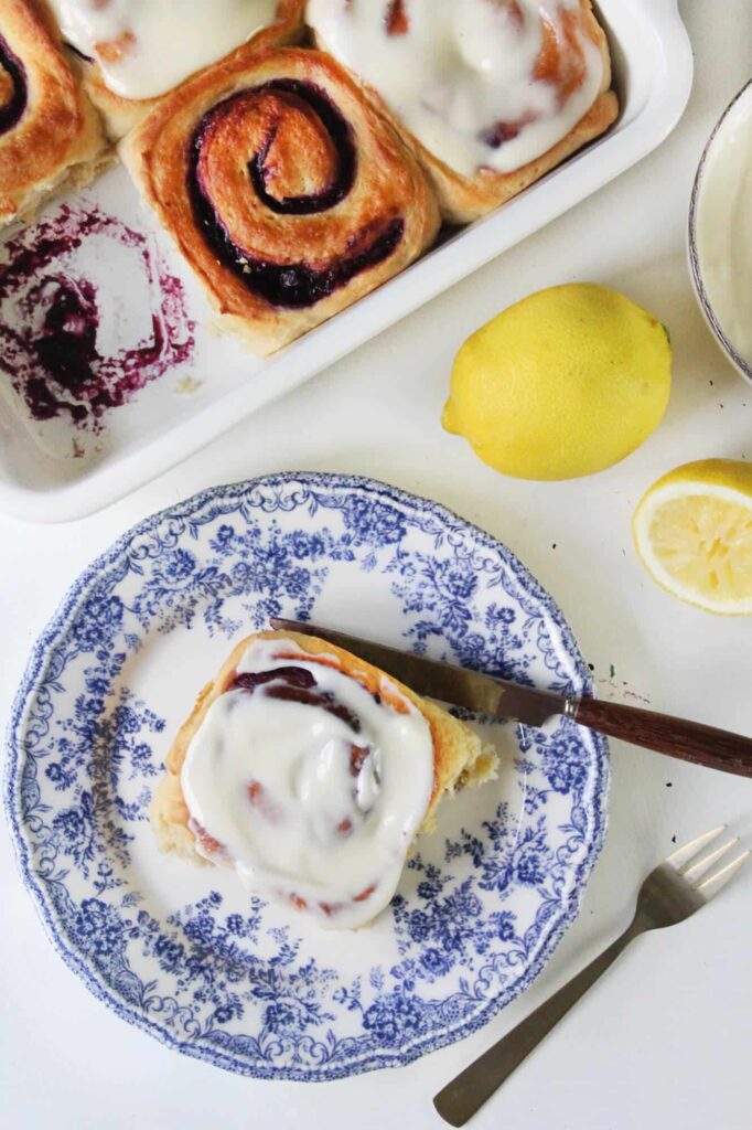 Cómo hacer Roles de blueberry y limón