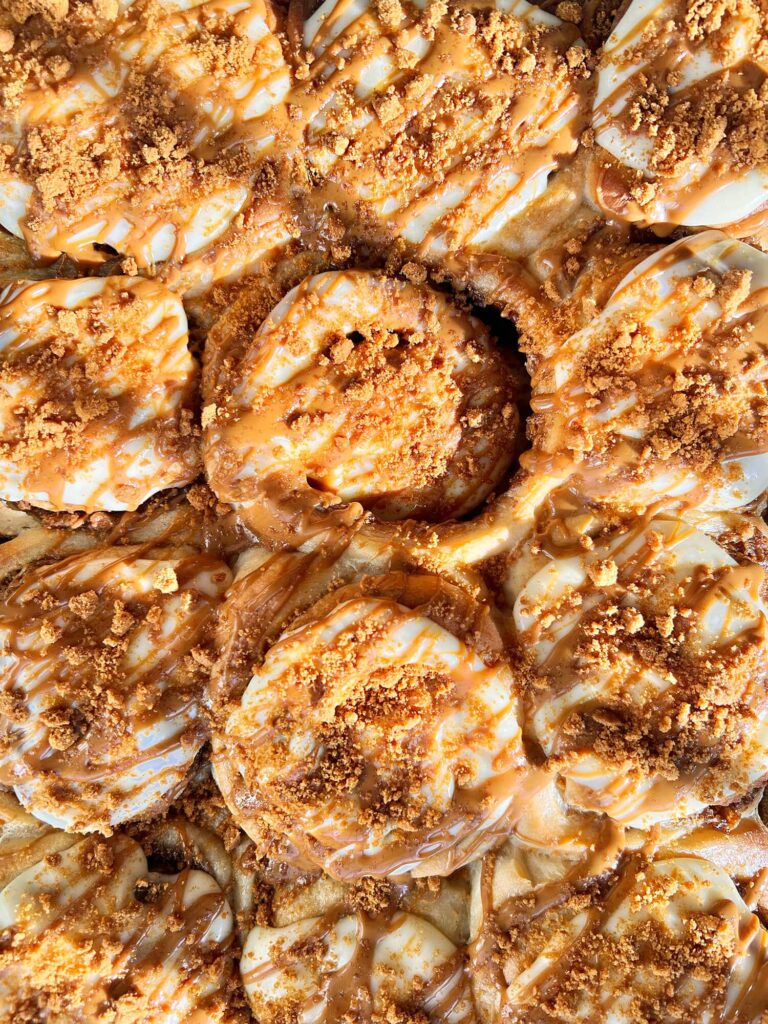 Roles de canela con galletas lotus